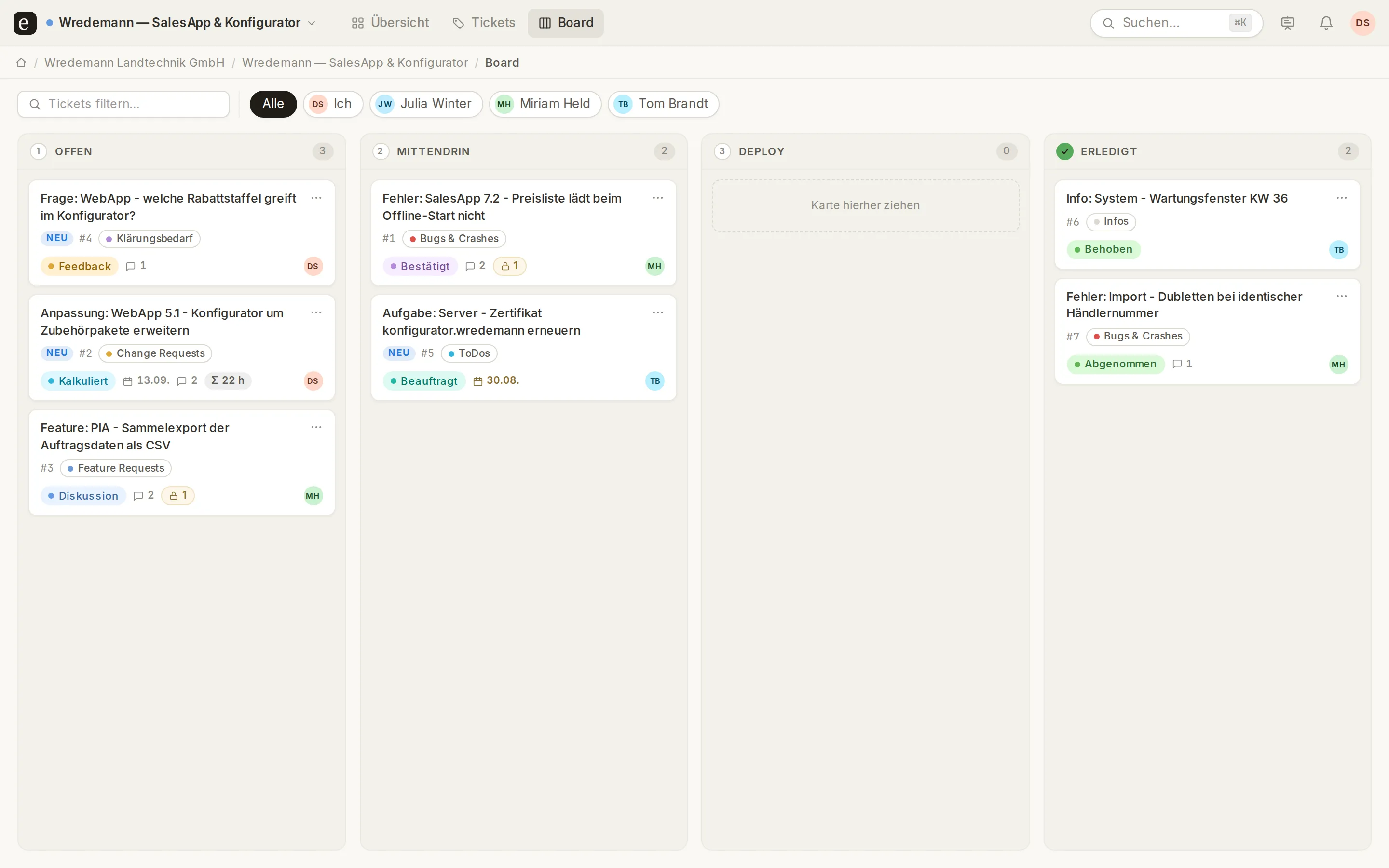 Das Board in Etappe Flow: vier Spalten von Offen bis Erledigt, Karten mit Kategorie, Status, Terminen und Verantwortlichen, oben Filter nach Personen.